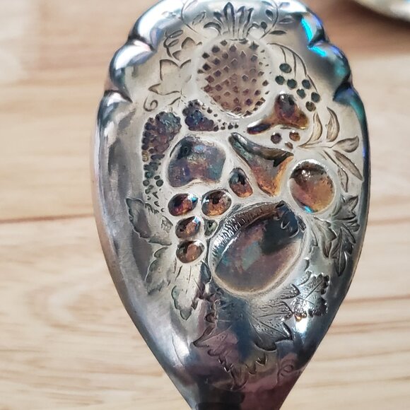 Sheffield England EPNS A1 Silverplate Salad Serving Set Fruit Embossed Gold Wash - Picture 6 of 15